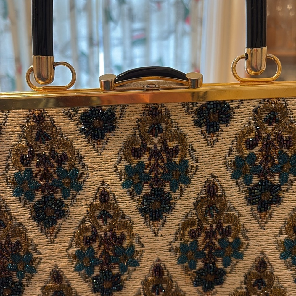Vintage Beaded Tapestry Top-Handle Handbag with Clasp Closure. - Picture 6 of 12